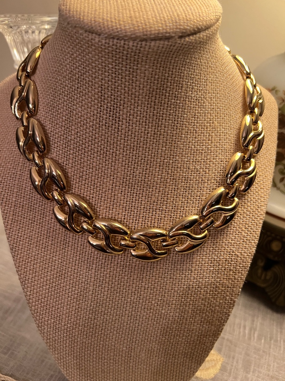Classic chunky gold tone mariner link 17” necklace